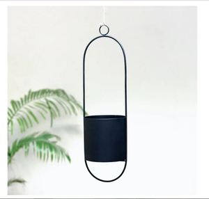 Jardinières décoratives en métal suspendues en laiton AK avec finition de couleur noire Lot de 2 jardinières intérieures et extérieures pour décor de restaurant - Product Image 6