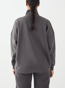 Conjunto Deportivo de 2 Piezas para Mujer, Personalizado OEM, de Poliéster Grueso, con Cierre de Cremallera de un Cuarto, Apliques Bordados, Manga Larga, Color Gris - Product Image 3