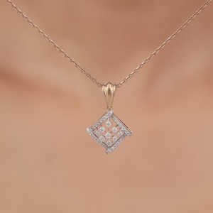 Colliers de luxe en or rose avec pendentif en diamant Enigma - Product Image 1