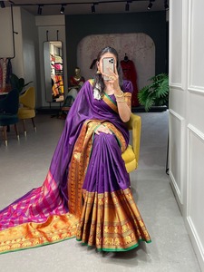 Tendance exclusive Look élégant Designer Wedding Wear Cotton Saree Blouse avec Zari Weaving Work Fournisseur et exportateur indiens - Product Image 3