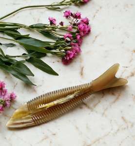 Meilleure qualité Peigne en corne de buffle Peigne à cheveux avec fonction de coiffure de salon portable Corne blanche Produit vendu - Product Image 3