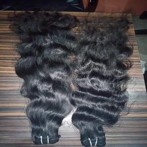 Paquets de cheveux indiens naturels à trame automatique Cheveux humains vierges non transformés Taille 10 "à 32" disponibles à la vente par le fabricant - Product Image 2