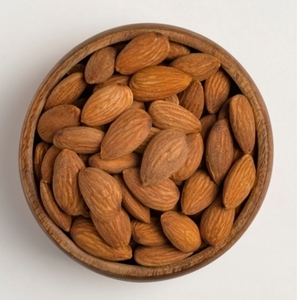 Amandes biologiques fraîches en vrac, récolte directe, qualité supérieure, prêtes à être expédiées, idéales pour la vente au détail et l'industrie alimentaire. - Product Image 1