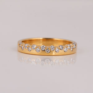 Bague de mariage de style classique en or massif 18KT avec diamant rond cultivé en laboratoire, cadeau d'anniversaire parfait pour les filles - Product Image 2