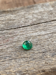 Superbe pierre de Cabochon de forme ronde émeraude zambienne naturelle avec une pierre précieuse en vrac de bonne qualité de couleur pour la fabrication de bijoux 0.75 carats - Product Image 4