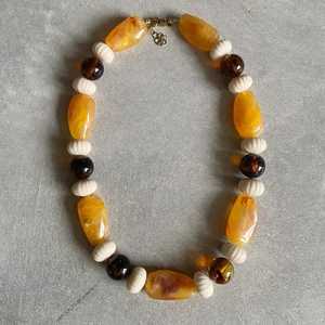 Collar de Resina con Diseño de Ángel, Joyería Contemporánea Hecha a Mano para Looks Modernos - Product Image 6