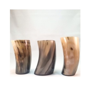 Tasse en corne et verre authentique artisanal poli naturel style médiéval ensemble idéal pour la décoration de la cuisine fêtes de bar cadeaux - Product Image 1
