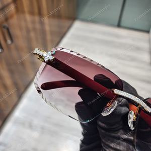 แว่นกันแดดฮิปฮอปกรอบสีแดงเข้มปรับแต่งได้จี้แฟชั่นหรูหรา VVS Moissanite พร้อมจี้ป้องกันแสงสะท้อนสำหรับผู้ชาย - Product Image 6