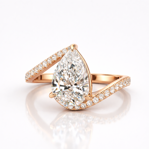 แหวนทอง 18K ประดับเพชรโมอิสซาไนต์ทรงลูกแพร์ ดีไซน์เกลียวแบบแหวนหมั้น - Product Image 4