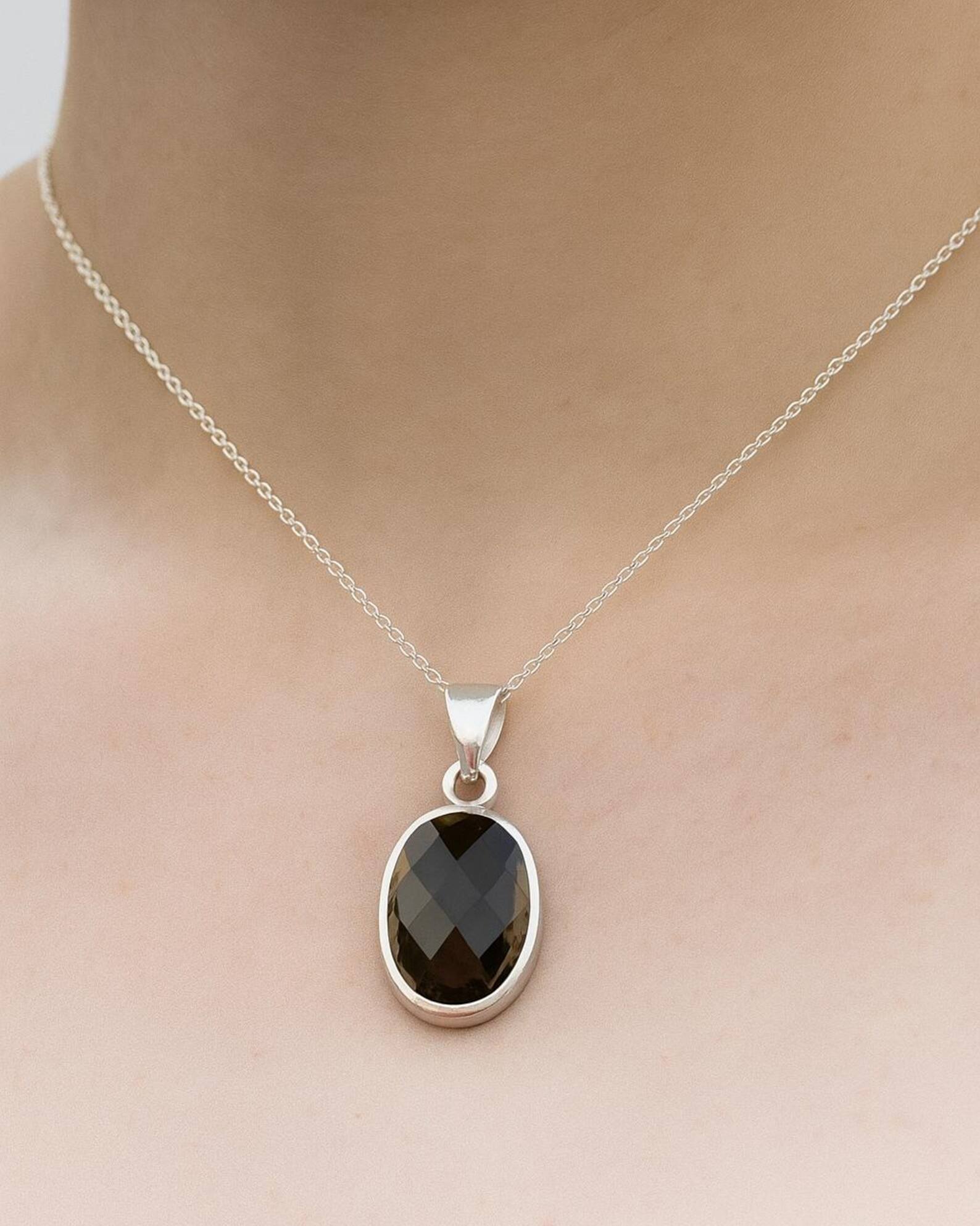 สีน้ำตาล