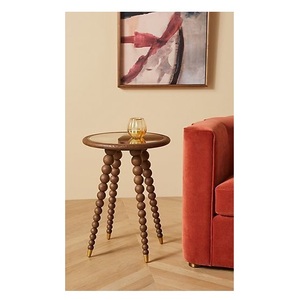 Atractiva mesa auxiliar de madera con superficie de madera pulida y base estructurada que la convierte en un Gran accesorio decorativo - Product Image 4