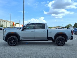 Camionetas G-M-C Si-e-rra 2500 Usadas del 2024 en Venta, con Asientos de Cuero, Cámara Trasera, Emisión Euro III, 8L - Product Image 3