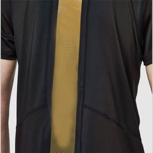 เสื้อยืดใส่สบายและทันสมัยพร้อมผ้าแบบคลาสสิกและมีความชื้นเพื่อความสบายตลอดทั้งวัน - Product Image 4