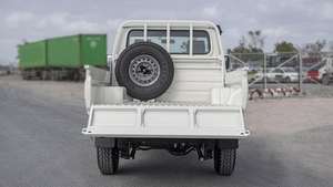 โตโยต้า แลนด์ ครุยเซอร์ LC79 SC ดับเบิ้ลแค็บ ปี 2023 มือสอง แรงม้า 4 ประตู เครื่องยนต์เบนซิน 4.0 ลิตร V6 เกียร์อัตโนมัติ - Product Image 2