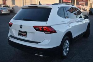 2019 Volkswagen Tiguan 2,0 T SE - Product Image 2