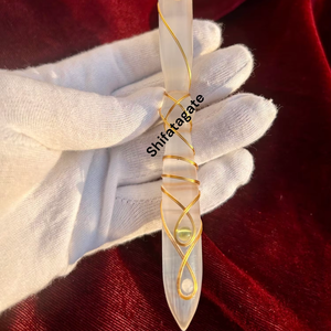 Baguette de sélénite élégante pour la guérison spirituelle Beau motif de pilier Mascotte Feng Shui Cristal poli Bâton Fil Pierre Artisanat - Product Image 1