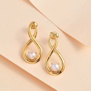 Pendientes de perlas chapados en oro de excelente calidad para bodas y ocasiones especiales disponibles a precio de fábrica - Product Image 1