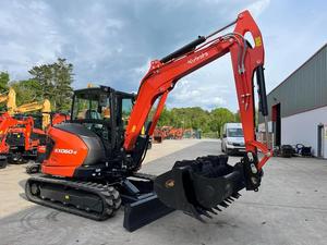 Excavadora de cadenas Kubota KX060-5 de calidad premium, capacidad de cazo de 0.12m³, alta potencia de excavación, componente central de motor negro - Product Image 4