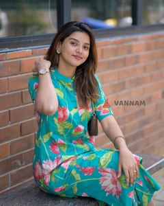 New Elegance Ensemble Kurti droit brodé traditionnel avec pantalon et Dupatta Costume de fête indien 3 pièces - Product Image 5