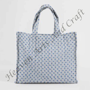 กระเป๋าโท้ทผ้าควิลท์พิมพ์ลายทำจากผ้าฝ้ายกระเป๋าสะพายไหล่ทรงสี่เหลี่ยมจัตุรัสสวยงามปรับแต่งได้ - Product Image 3