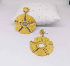 ต่างหูดอกไม้สีเหลืองแบบคลาสสิก ทำจากเส้นใยราฟเฟีย ประดับด้วยลูกปัด งานแฮนด์เมด ดีไซน์ทันสมัย สำหรับสุภาพสตรี - Product Image 2