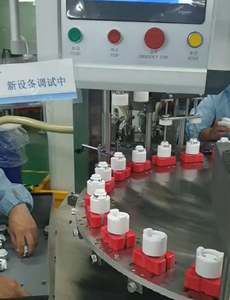 Machine de remplissage de bouteilles de parfum de pot cosmétique de haute précision à piston pneumatique semi-automatique 220V matériau d'emballage en bois - Product Image 3