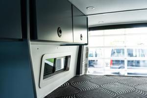 Mercedes Sprinter 3500 2023 Usada, Conversión a RV, Motor de Alto Rendimiento de 2.0 Litros, Modelo de Techo Alto, Automática, Luz Única Izquierda - Product Image 4