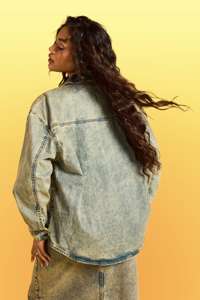 Veste en jean bleue avec broderie personnalisée et effet éclaboussures de peinture, vestes brodées sur mesure - Product Image 2