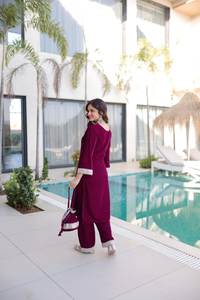 Lancement de nouveaux salwar kameez de créateurs avec du velours et des broderies lourdes avec des travaux de miroir - Product Image 4