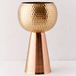 กระถางโลหะน้ำหนักเบาพร้อมขาตั้งเคลื่อนย้ายและปรับได้ง่ายสำหรับการจัดวางต้นไม้ในบ้านและสำนักงานที่ยืดหยุ่น - Product Image 1