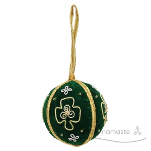 Ornamento della palla di natale di trifoglio artigianale in stile irresco | Ricamo celtico e decorazione per le vacanze in rilievo - Product Image 2