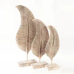 Sculpture élégante en métal en forme de feuille, ornement de table design, figurine décorative moderne faite à la main, accent unique pour la maison - Product Image 1