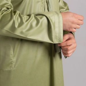 Vêtements islamiques pour hommes les plus vendus, thobe à manches longues, respirant, léger, en polyester, pour toutes les saisons, vêtements décontractés, prix de gros - Product Image 2