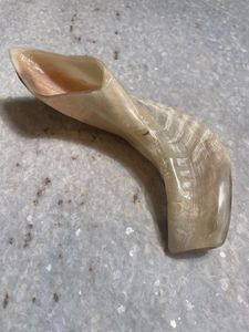 Shofar de Cuerno de Búfalo Pulido Premium, Hecho a Mano, Ecológico, para Uso Religioso, Cocina y Fiestas - Product Image 3