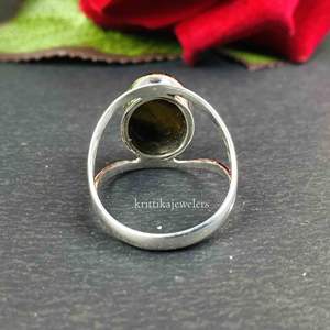Anillo Unisex Clásico Hecho a Mano en Plata de Ley 925 con Piedra de Ojo de Tigre en Engaste de Bisel con Corte Ovalado para Regalos de Boda, Aniversario o Fiesta - Product Image 2