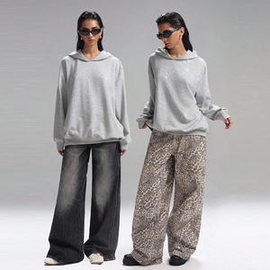 Sweat à capuche surdimensionné en strass avec cristaux étincelants et pull à logo sur le devant pour hommes femmes fournisseur de gros personnalisé - Product Image 1