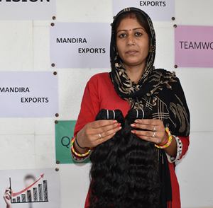 100% Remy vierge noir naturel indien Extensions de cheveux longs ondulés soyeux faisceaux non transformés vendeur Temple cheveux humains matière première - Product Image 3