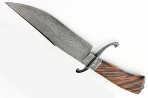 Cuchillo de caza hecho a mano de alta calidad San Mai Damasco, mango de madera, supervivencia para acampar al aire libre, cuchillos de hoja fija OEM personalizable - Product Image 3