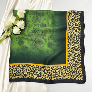 Nouveau design – Foulard bandana en satin de soie imprimé uni/à carreaux élégant pour femme – Écharpe décontractée respirante pour l'extérieur – Design personnalisable - Product Image 3