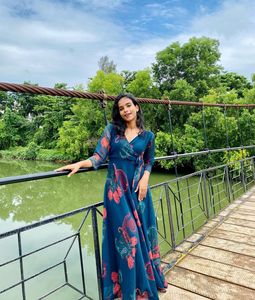 Abbigliamento e accessori da sposa lussuoso abito Georgette Angharkha con Dupatta per crociere serali in vendita - Product Image 4