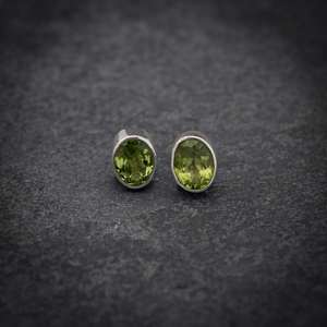 Fourniture d'usine de luxe 925 en argent Sterling femmes boucles d'oreilles naturel ovale coupe lunette ensemble péridot à la mode pour les fêtes en gros - Product Image 1