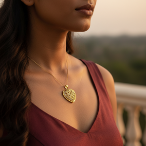 Pendentif en forme de cœur plaqué or pour femme avec pierres précieuses blanches, pendentifs et breloques raffinés - Product Image 2