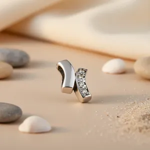 Breloque lettre X en argent 925 avec cristaux de strass sertis dans un canal, style minimaliste, unisexe, à porter au quotidien - Product Image 2
