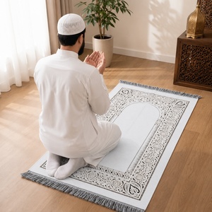 Alfombra de Oración Islámica de Chenilla Blanca con Diseño de Mihrab, Alfombra de Oración Musulmana para Hajj, Umrah, Ramadán, Regalo de Eid, Hecho en Turquía - Product Image 1