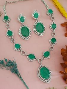 Conjunto de collar con aspecto de piedras AD con acabado plateado de la mejor calidad de diseñador con pendientes para colección de ropa de fiesta de boda para mujer - Product Image 5