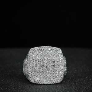 Anillo de cóctel de plata de ley 925 personalizado para hombre con diamante de moissanita VVS, anillo de diseño de moda estilo hip hop. - Product Image 1