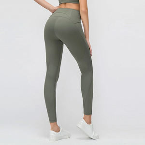 Ensemble de yoga pour femmes de couleur verte avec logo personnalisé 2025, ensemble de yoga pour femmes à taille haute avec tailles ajustables - Product Image 6