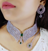 Ensemble de collier en diamant américain de dernière génération avec boucles d'oreilles et bijoux de luxe de qualité supérieure Maang Tikka