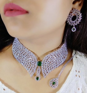 Ensemble de collier en diamant américain de dernière génération avec boucles d'oreilles et bijoux de luxe de qualité supérieure Maang Tikka - Product Image 5