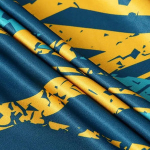 Conjunto de camiseta de fútbol personalizable Unisex Diseño de logotipo gratuito Impresión de transferencia por sublimación 100% Poliéster Transpirable con cuello en V Ropa de invierno - Product Image 6